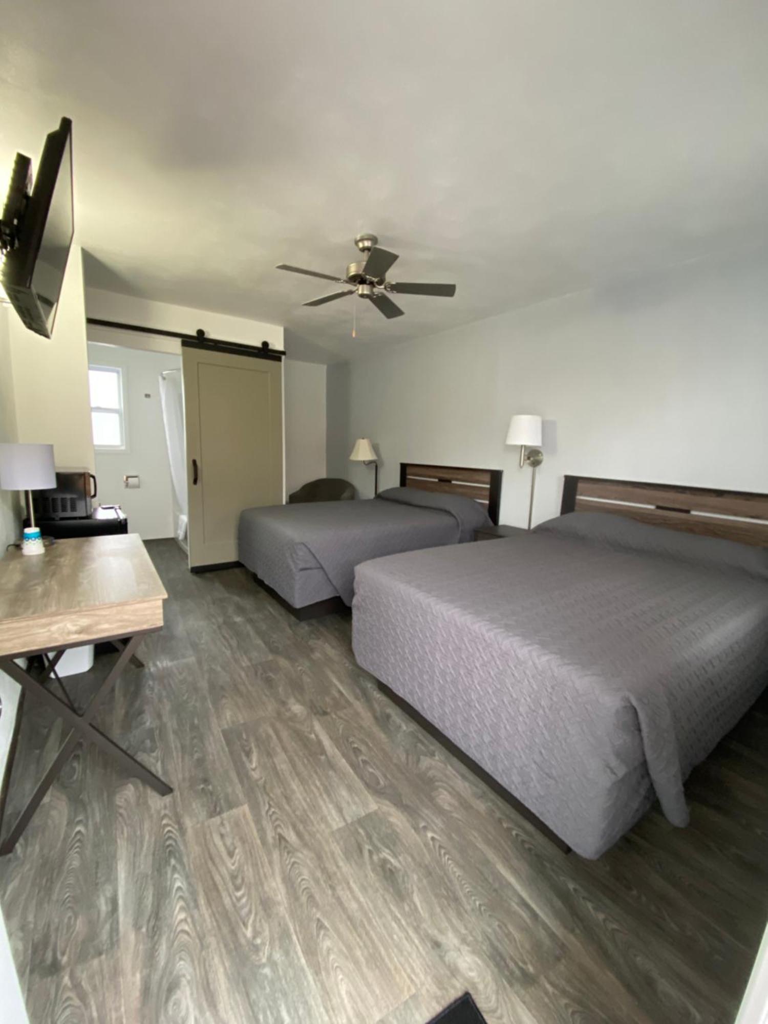 Sunset Motel Waterloo Bagian luar foto